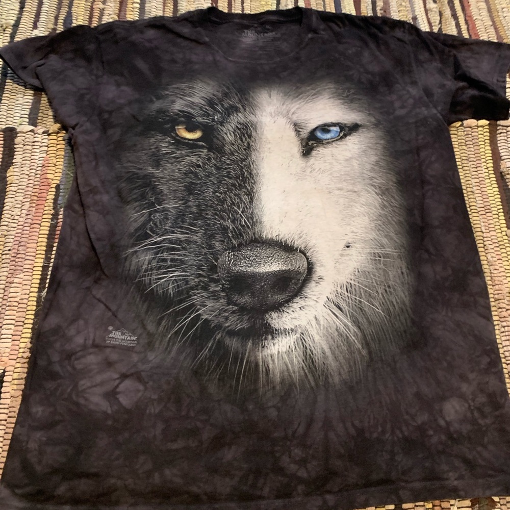 The Mountain black/white wolf